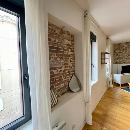 Quiet - Close To Metro Saint Michel * トゥールーズ